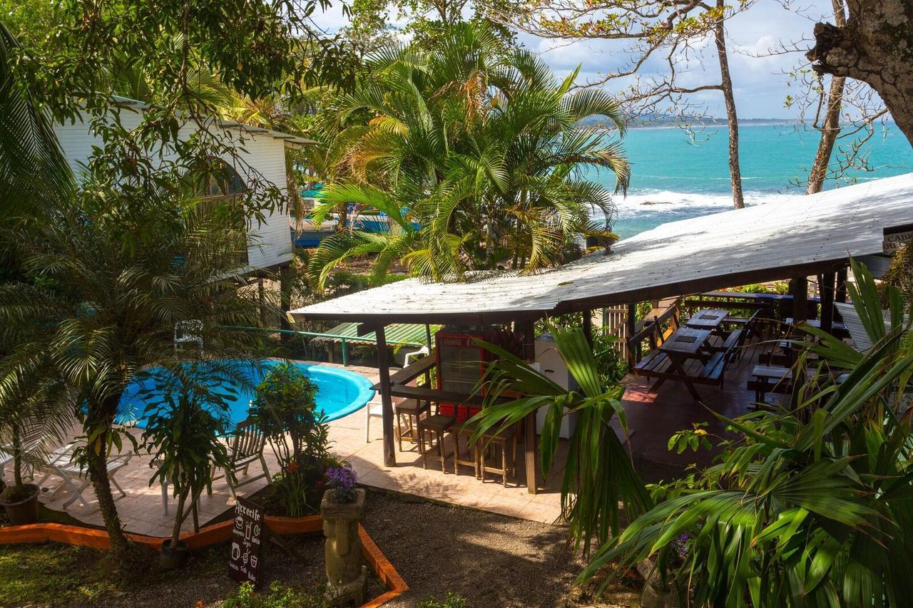 Cabinas Arrecife Hotel Cahuita Exterior photo